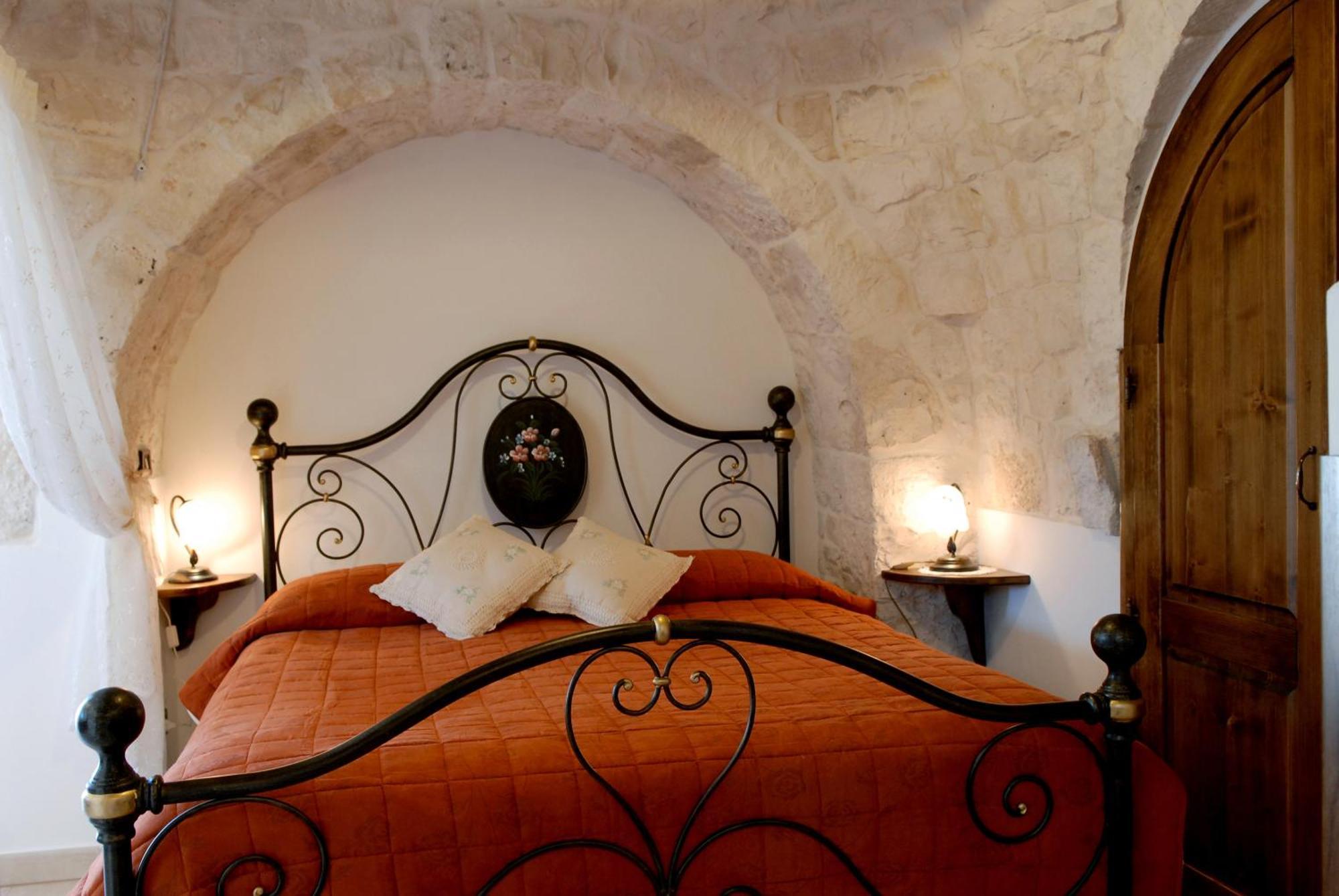 I Trulli Del Nonno Michele Guest House Алберобело Стая снимка